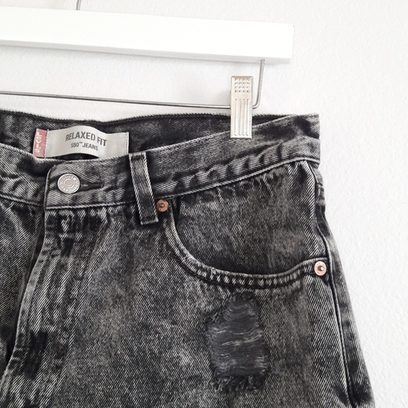 VTG Levi's 550 Black Acid Wash Distressed Shorts - Picture 3 of 5